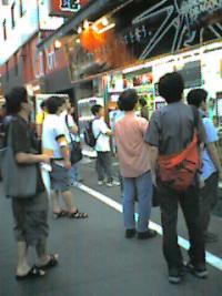 新宿ヨドバシ前